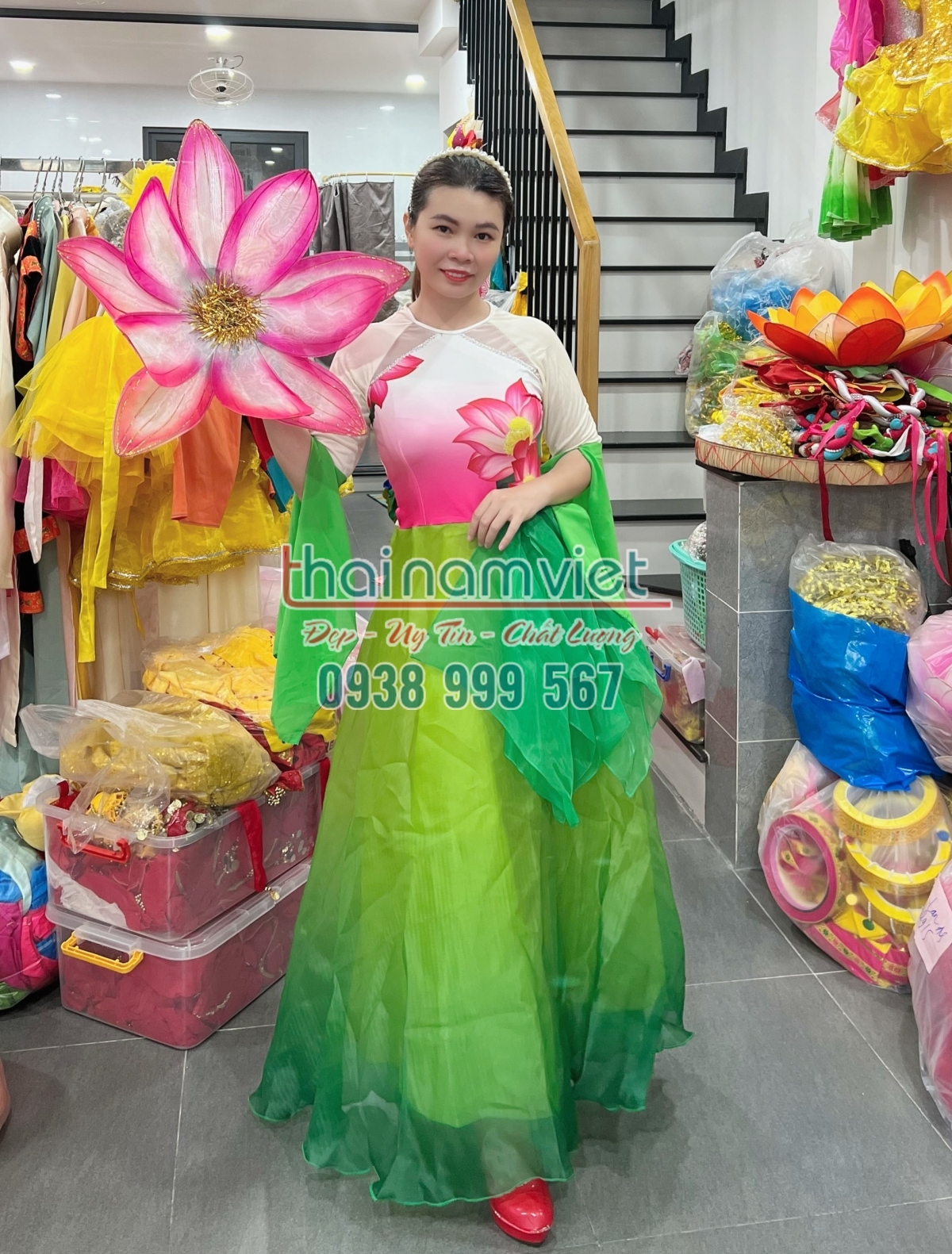 Hình ảnh Vũ Công Váy Trắng Múa Quạt PNG Miễn Phí Tải Về - Lovepik