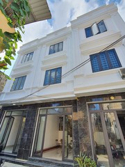 Bán nhà đẹp, 3 tầng x 45m2, trung tâm thành phố, giá chỉ 2,55 tỷ.