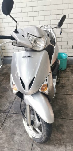 BÁN XE HONDA LEAD 2010, CŨ, màu bạc - đen, nữ đi 