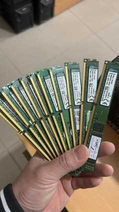 Ram 3 8gb/1600 hãng đẹp giá thanh lý ạ 