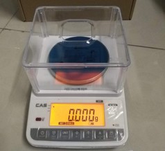 Cân kỹ thuật CAS XE 600HR 600g x 0.01g, có pin sạc 