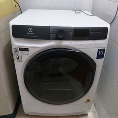 Máy sấy bơm nhiệt Electrolux 8 kg Edh803j5wc, Edh803j5sc giá tốt 