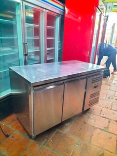 Tủ bàn đông inox hiệu alaska dài 1m36 mới 90 