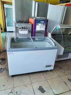 Tủ đông kem cửa kính hiệu sanaky dung tích 400L hàng mới 91 