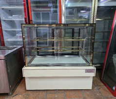 Tủ bánh kem hiệu wusheng kính vuông 3 tầng 1m2 mới 95 