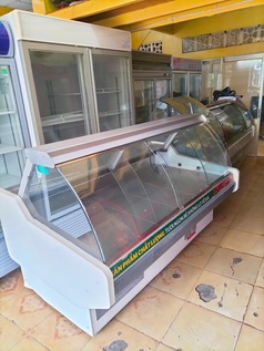 Tủ mát trưng bày thịt nguội kính cong hiệu carier công nghệ tiết kiêm điện 