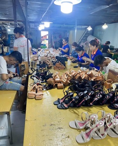 Giày Quốc Định   Đồng hành cùng sự phát triển bền vững của đối tác. 