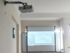 Bán máy chiếu cũ giá rẻ còn như mới bền đẹp 