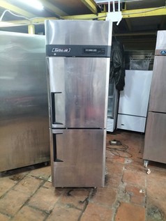 Tủ đông đứng 2 cánh hiệu turbo air dung tích 572 lít công nghệ hàn quốc 