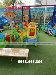 Xe chòi chân ô tô trẻ em, xe chòi chân ô tô 4 bánh cho bé 