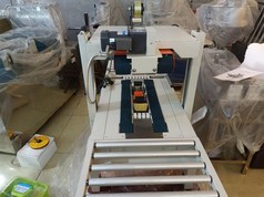 Máy dán băng keo thùng carton, máy dán thùng mặt trên mặt dưới, máy dán thùng bán tự động 