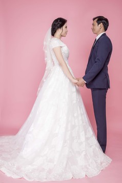 Cho thuê váy cưới , Make up trọn gói tận nhà 