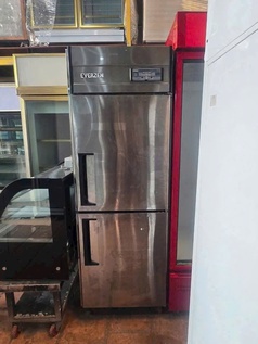 Thanh lý tủ đông 2 cánh inox hiệu Everzen   dung tích 600L mới 90 