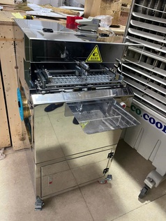 Máy buộc đầu túi bánh sanwich, máy buộc túi bánh mì ngọt, máy buộc đầu túi bán tự động 