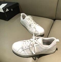 Đôi Adidas chính hãng size 41,5 còn rất mới 