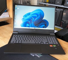 Laptop HP Victus Gaming 16 Ryzen 5-7640HS Ram 16GB SSD 512GB 2 VGA Rời RTX 3050  6GB  144Hz...