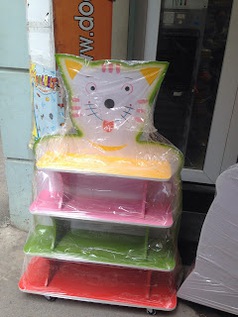 Đàn gỗ cho trẻ con vui chơi, tủ kệ mầm non, giá sách truyện gỗ công nghiệp thanh lý nốt...