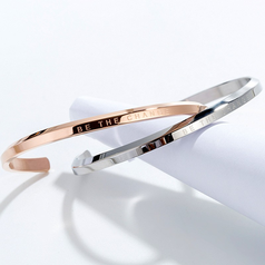 Phối Đồ Cùng Vòng Cuff Titan Dành Cho Nam Giới 