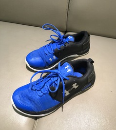 Size 44 giầy Under Armour chính hãng còn khá đẹp 