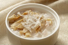 Bà bầu ăn tổ yến có tác dụng gì cho làn da và mái tóc trong thai kỳ 