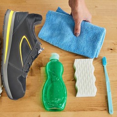 Cách vệ sinh giày bảo hộ lao động 