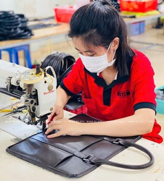 Quà tặng đại hội bằng đồ da   nhận sản xuất in logo, tạo dấu ấn riêng 