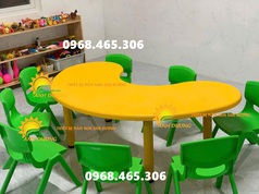 Bàn vòng cung mầm non, bàn bán nguyệt cho bé mầm non 