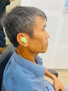 Đeo máy trợ thính có bị điếc nặng hay phụ thuộc hơn không 