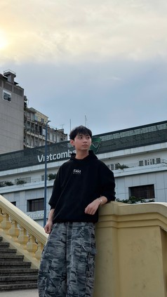 Chuẩn Bị Cho Mùa Thu Đông Cùng Xu Hướng Áo Khoác Hoodie Da Lộn Đầy Lịch Lãm 