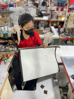 Đồ da OEM/ODM: Giải pháp nguồn hàng cho shop và doanh nghiệp 