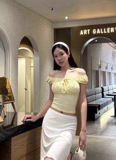Áo Trễ Vai Croptop Đẹp Giúp Nàng Khoe Dáng Thật Cuốn Hút 