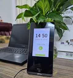 SenseFace 4A   Kiểm soát ra vào và chấm công 