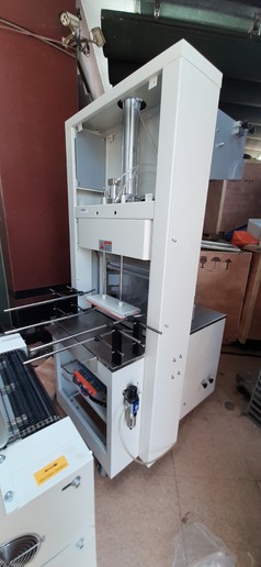 Máy cắt dán và rút màng co PE cho lốc chai lon, máy màng co lốc chai bán tự động...