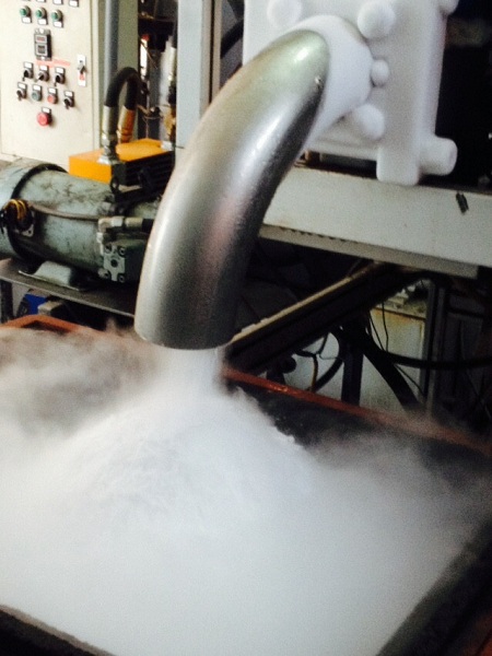 2 Cung cấp Đá CO2  Đá khô, đá khói  dạng sợi 3 mm, Block và Máy bắn Đá CO2 2 Cung cấp Đá CO2  Đá khô, đá khói  dạng sợi 3 mm, Block và Máy bắn Đá CO2