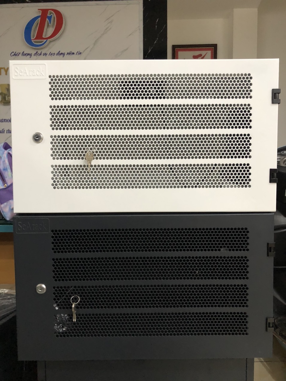 1 Tủ rack  2U - 45U , tủ âm thanh , kệ tivi di động . giá rẻ tại Hà Nội .