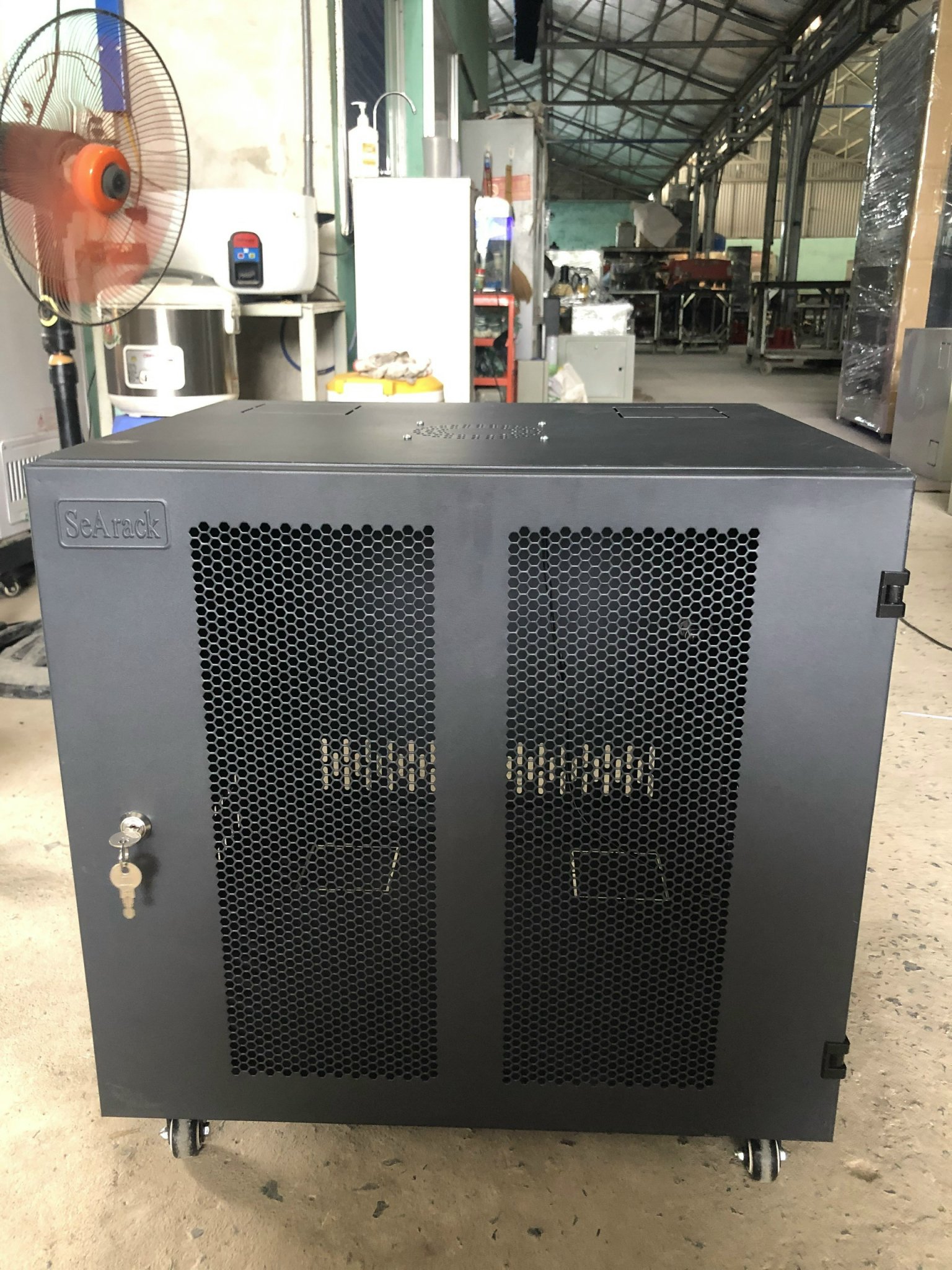 Tủ rack 10u D600 giá rẻ , chất lượng tốt thương hiệu SeArack