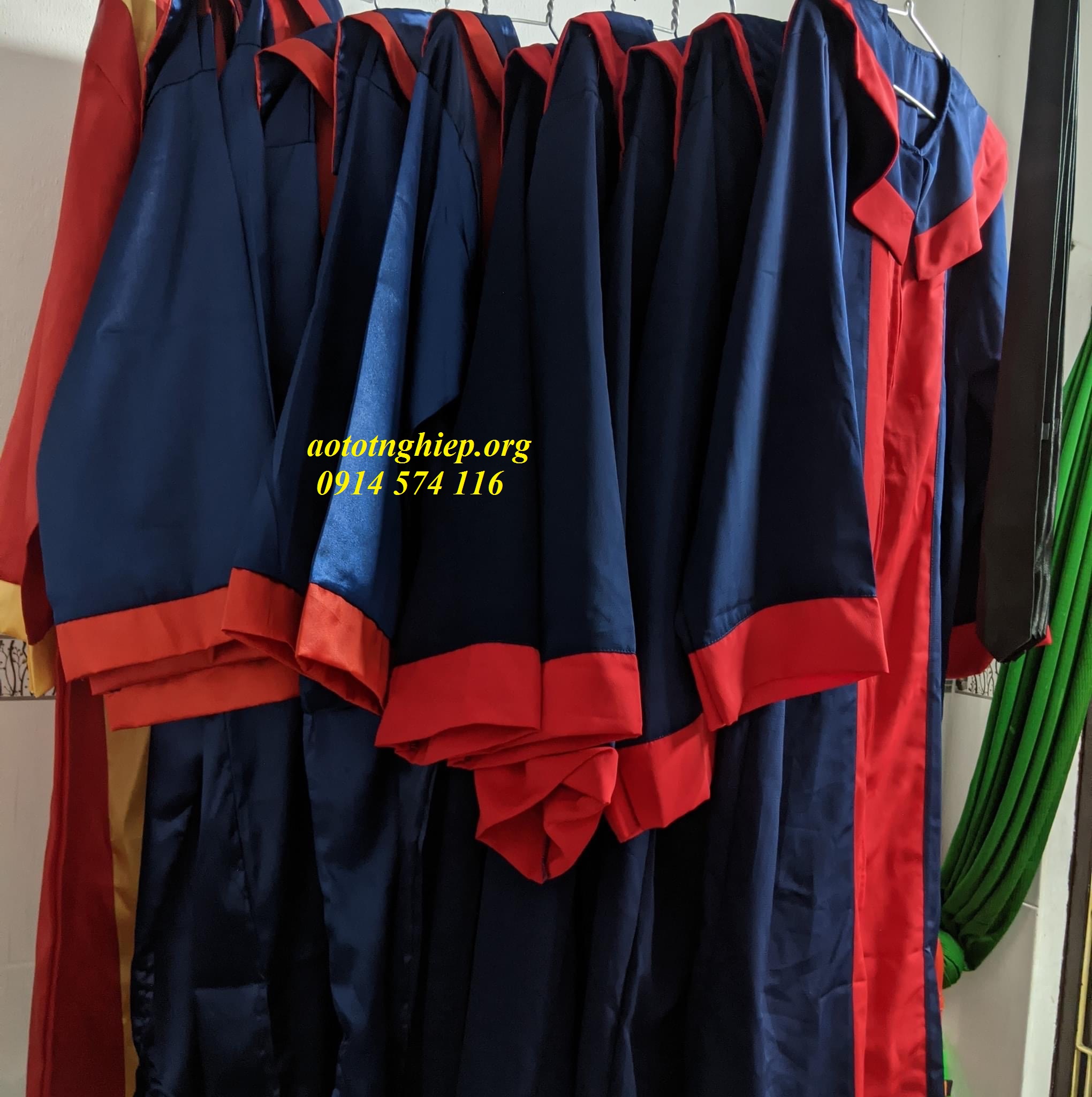 Aó tốt nghiệp áo cử nhân ra trường Aó tốt nghiệp áo cử nhân ra trường