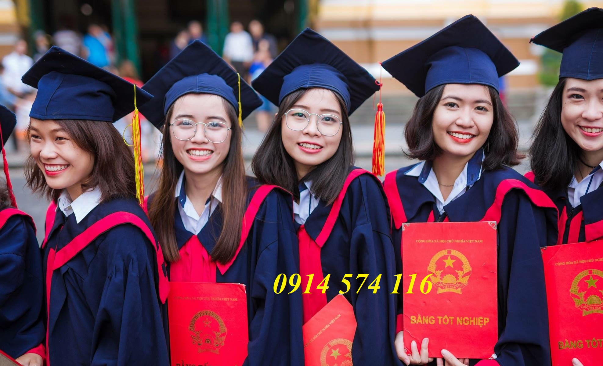 2 Aó tốt nghiệp áo cử nhân ra trường 2 Aó tốt nghiệp áo cử nhân ra trường