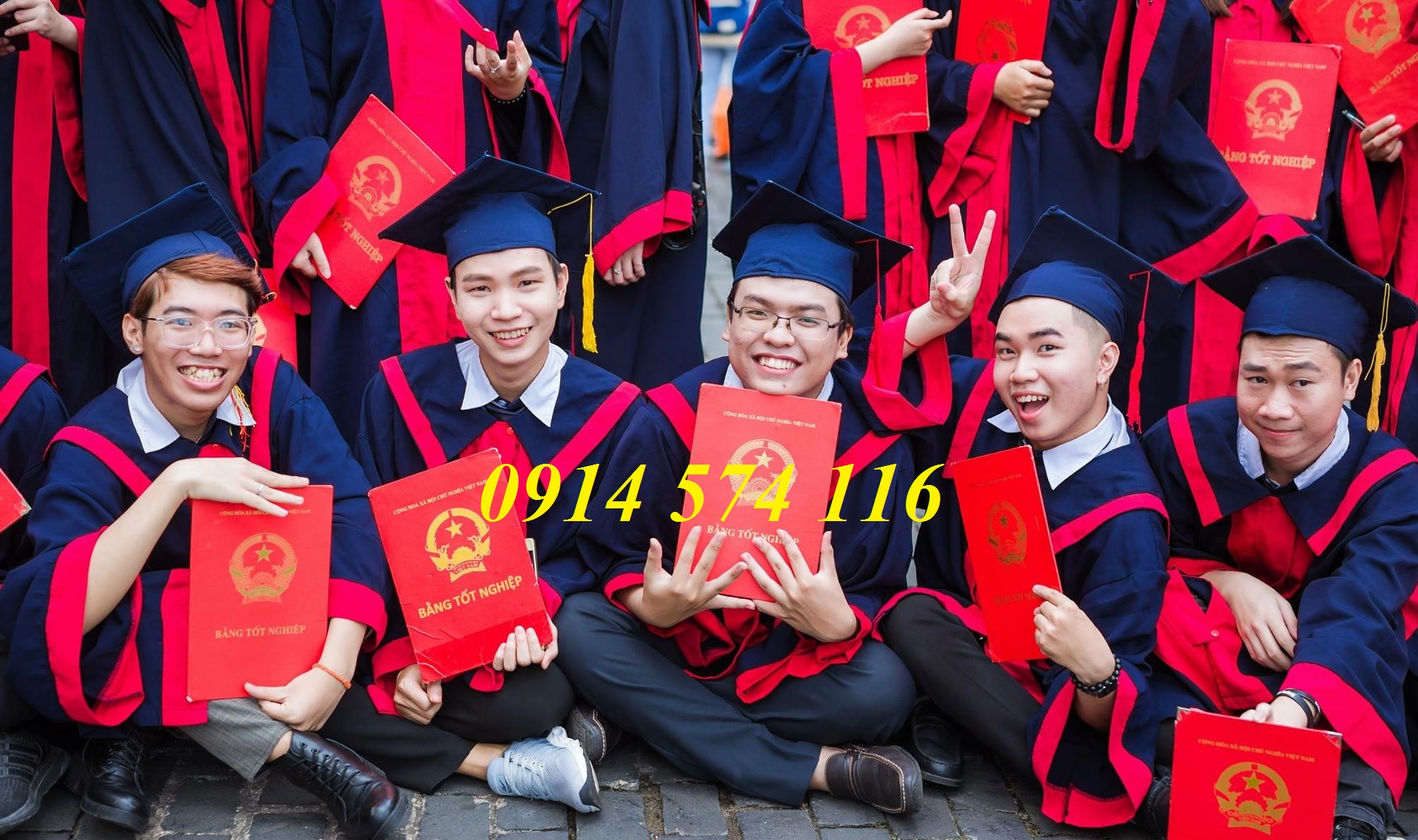 3 Aó tốt nghiệp áo cử nhân ra trường 3 Aó tốt nghiệp áo cử nhân ra trường