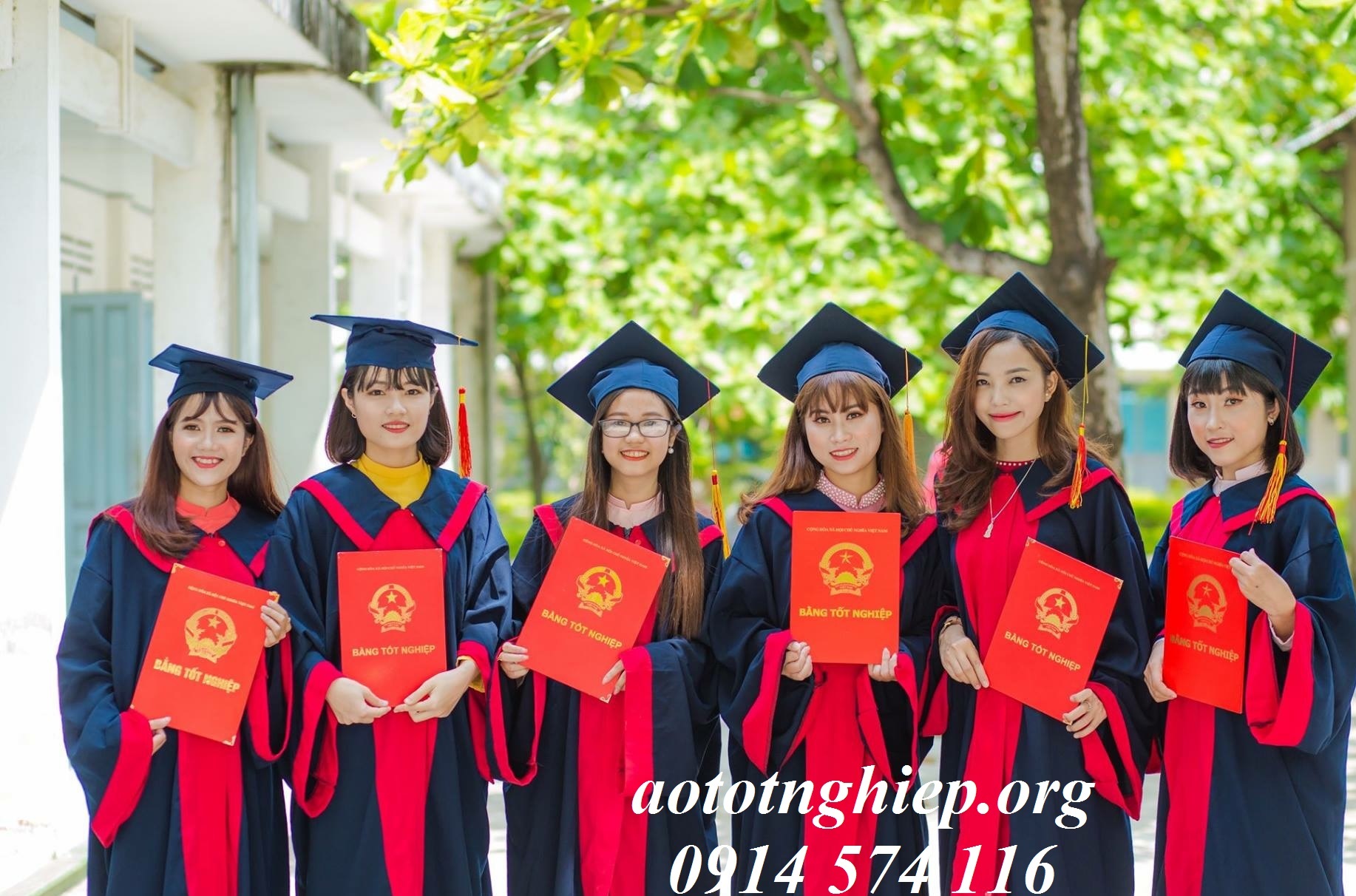 4 Aó tốt nghiệp áo cử nhân ra trường 4 Aó tốt nghiệp áo cử nhân ra trường