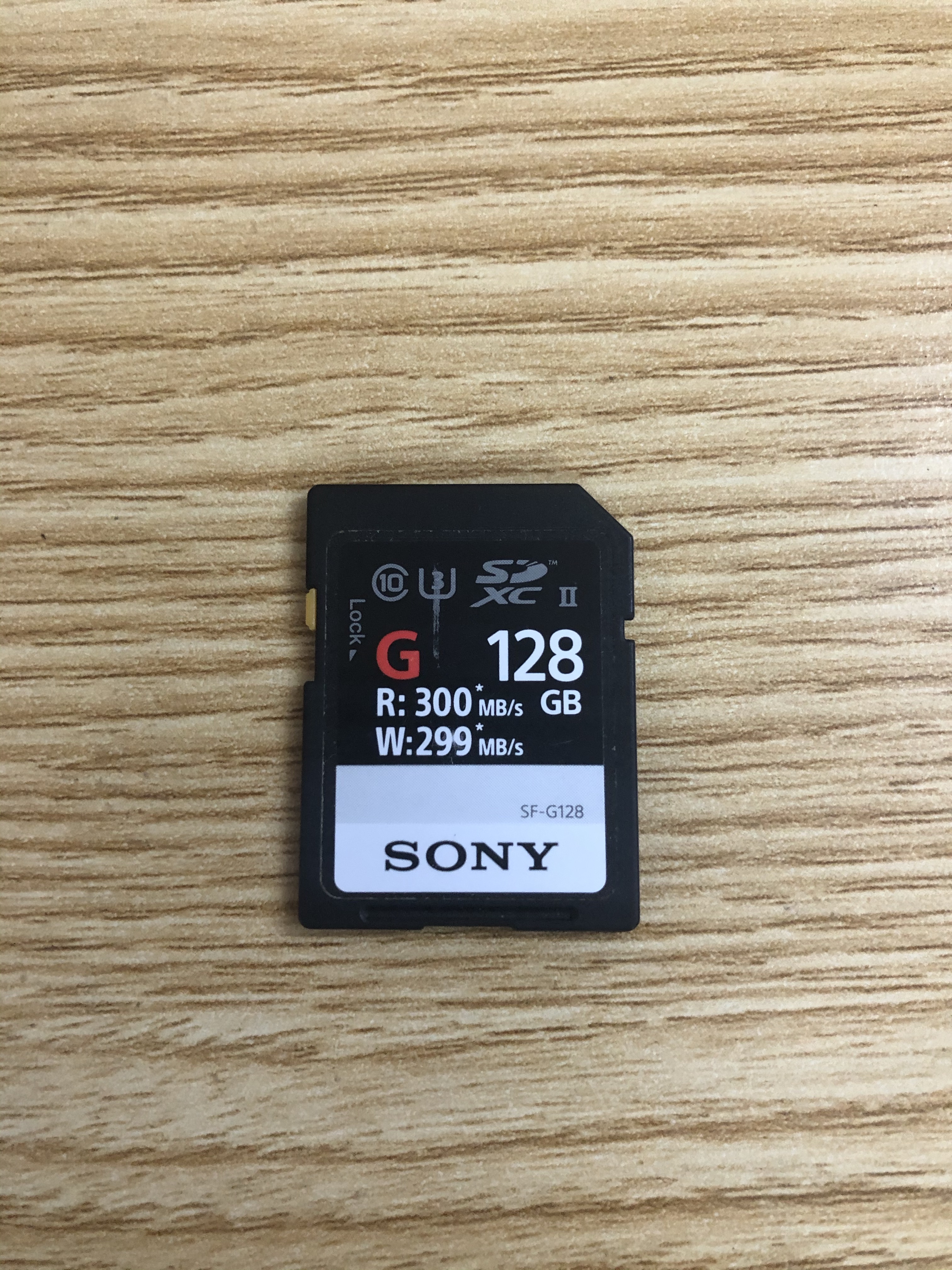 2 Bán thẻ SDXC Sony 128gb và 2 thẻ Compact flash 64gb và 256gb