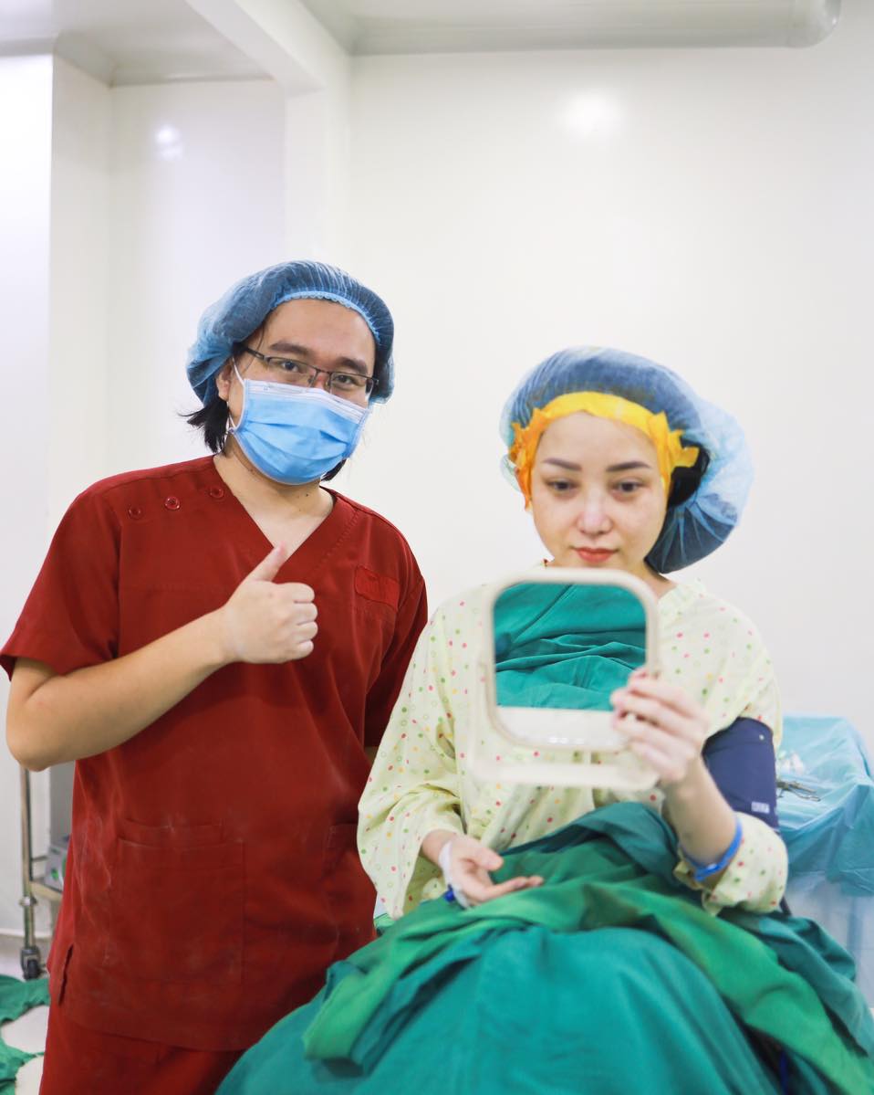 1 Bác sĩ Nhạn mát tay sửa lại mũi hỏng