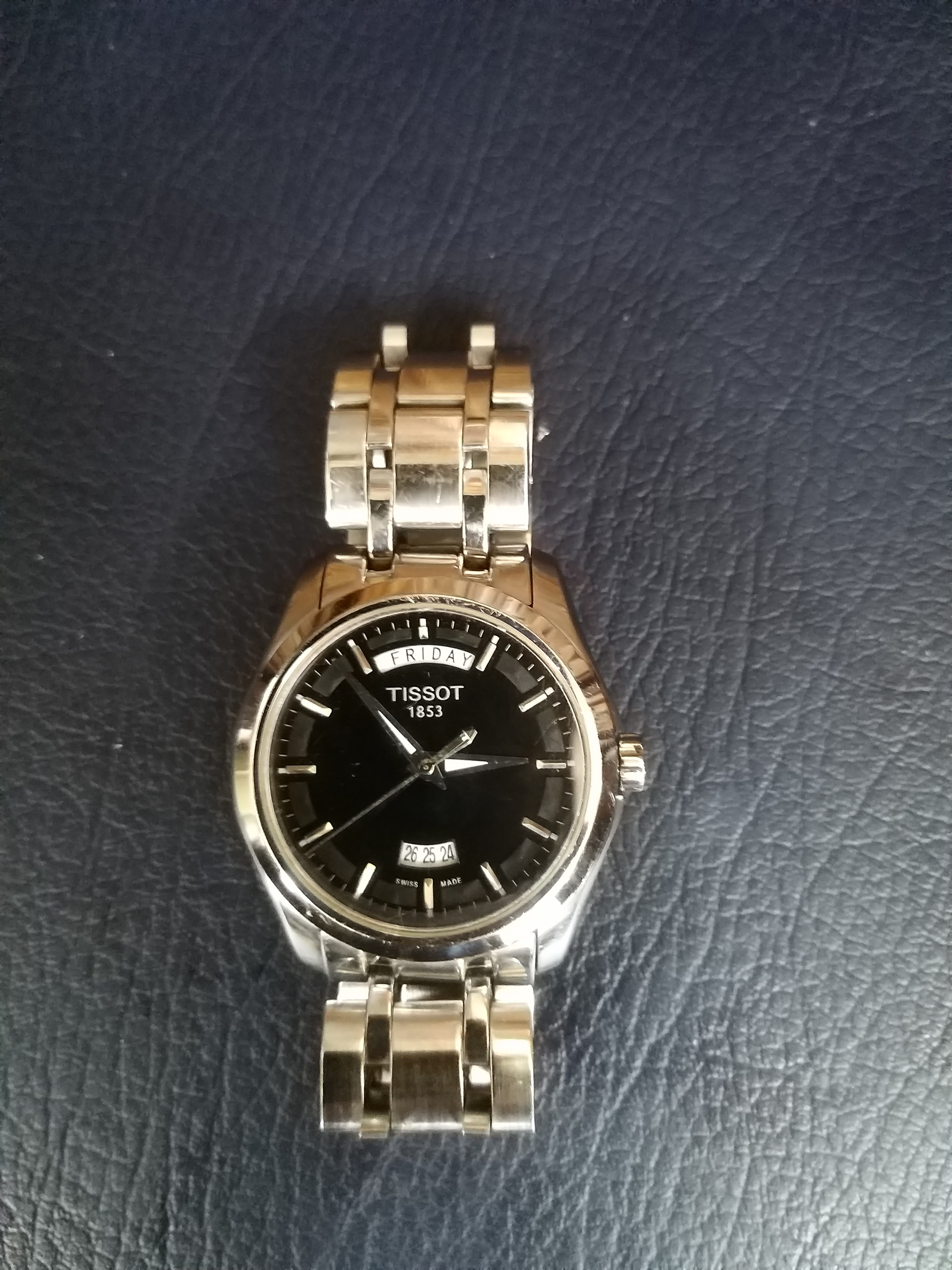 Đồng hồ nam hiệu TISSOT.