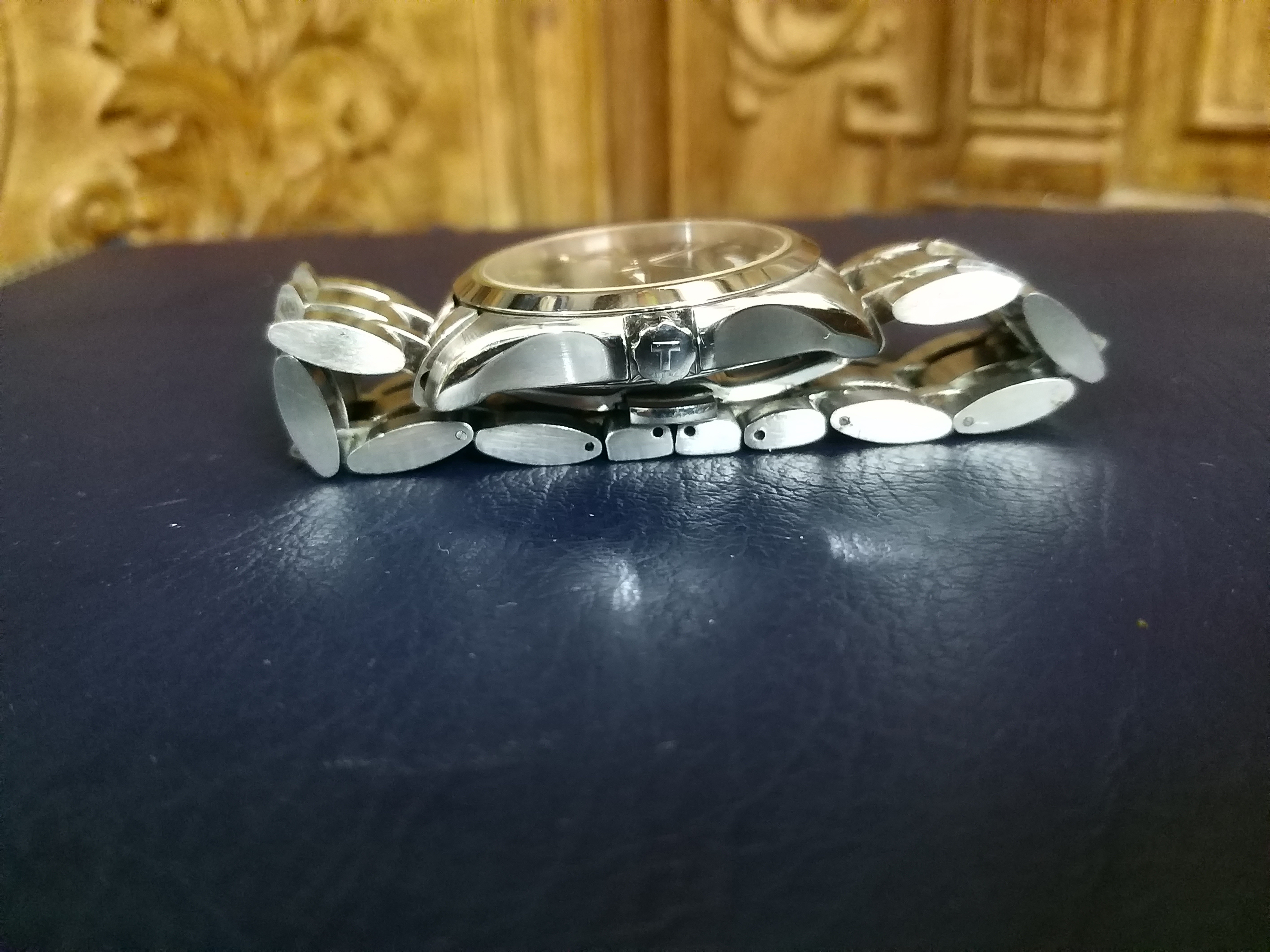 4 Đồng hồ nam hiệu TISSOT.