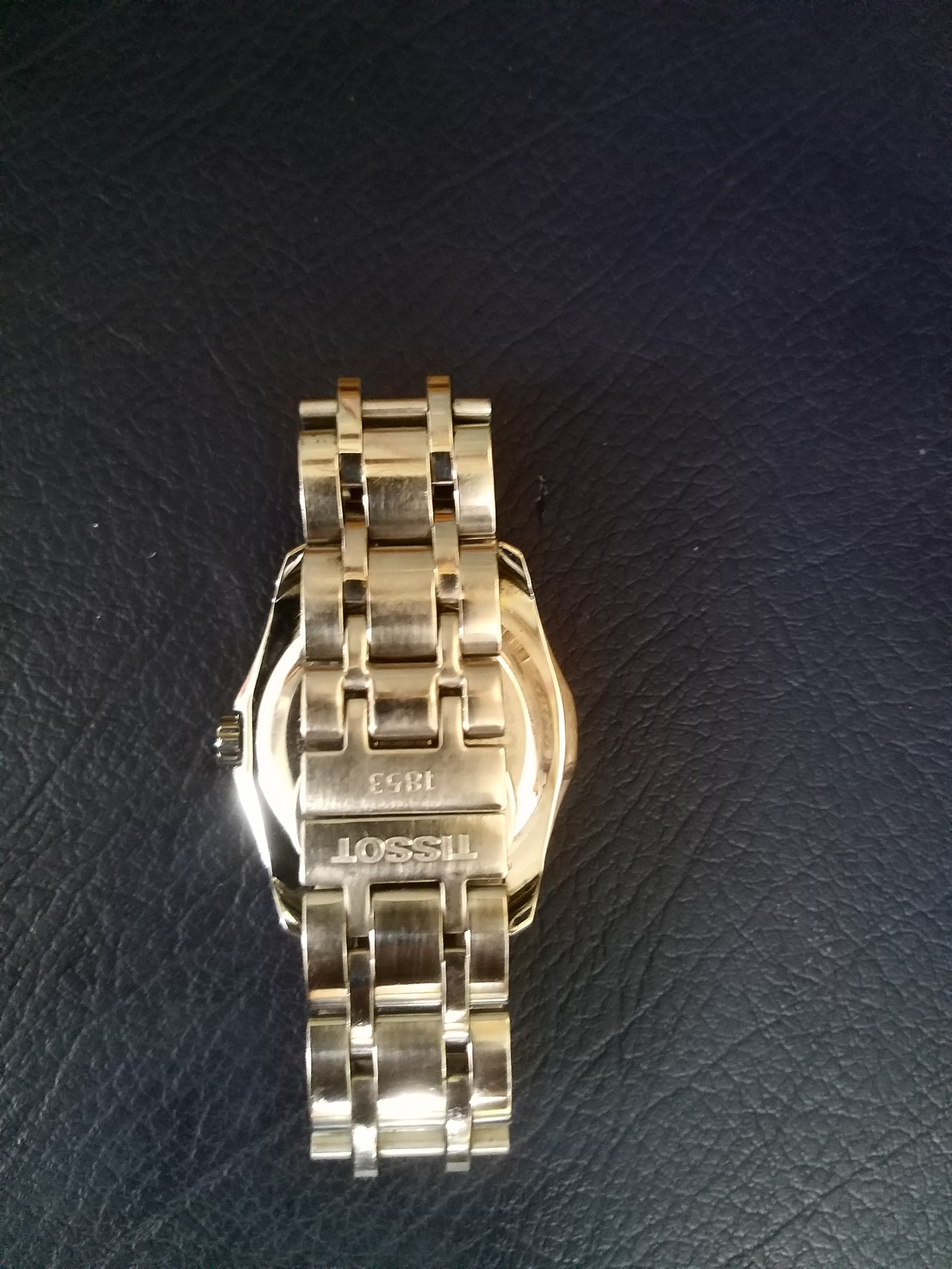 3 Đồng hồ nam hiệu TISSOT.