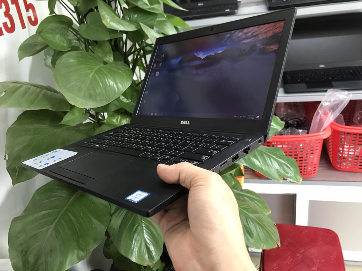   Latitude E7280- Máy Đẹp cấu hình khỏe I7 RAM 8G SSD 256G