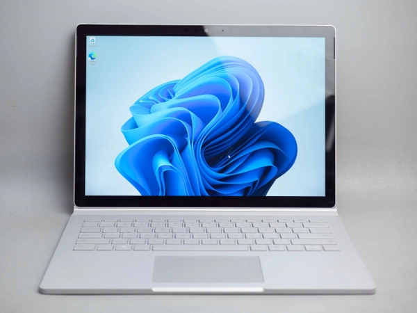 5 Surface Book 2   SSD 256GB   core i5-8350u   RAM 8GB   13.5 inches 19622