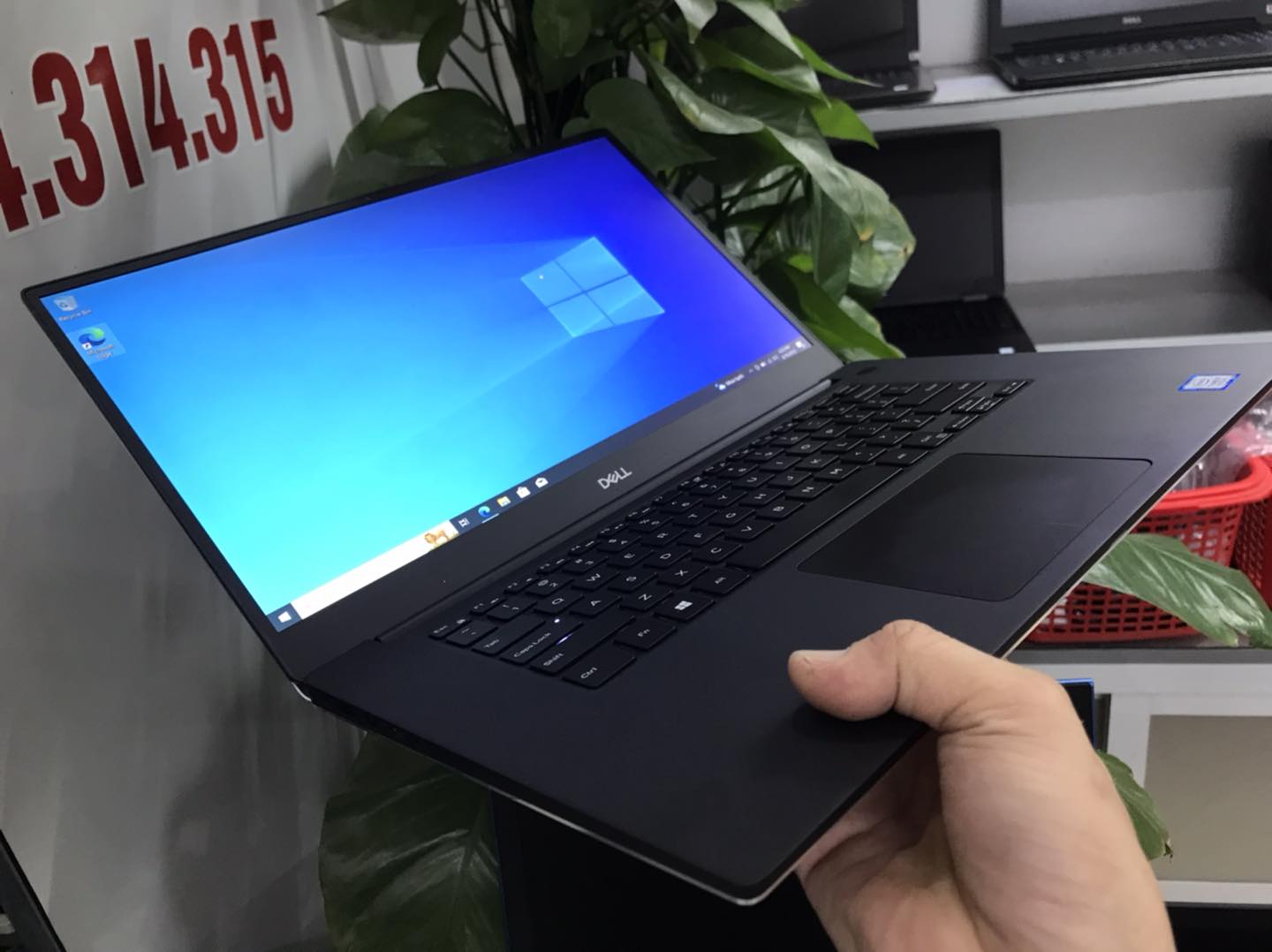 1 Dell XPS 15-7590 i7 9750H Ram 16G ổ SSD 512G VGA rời 4G