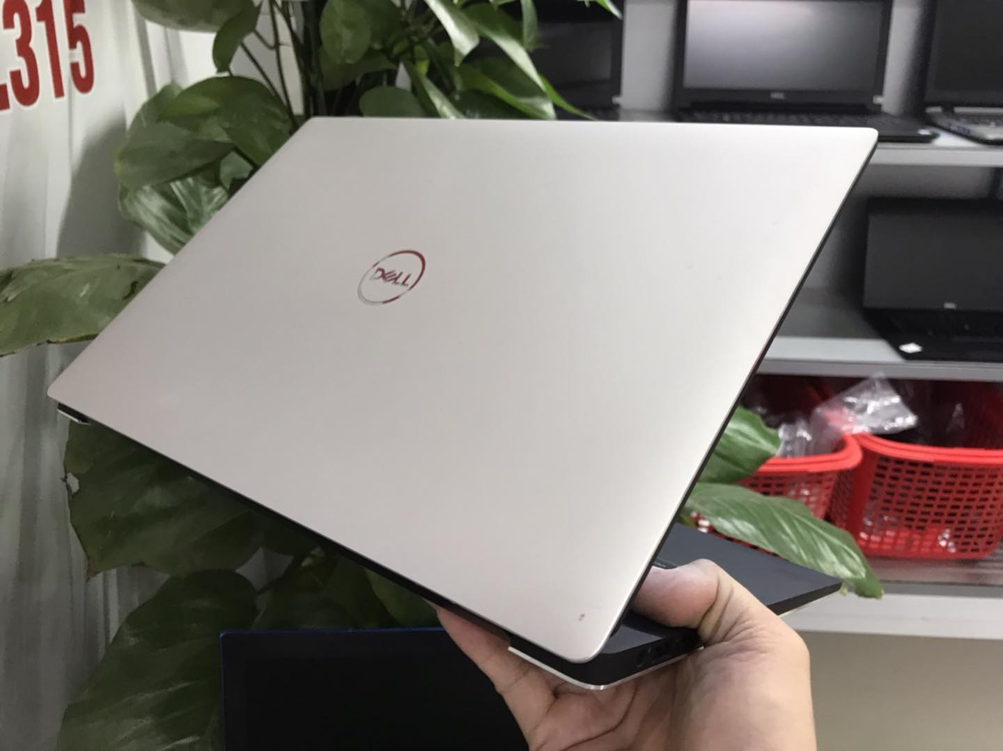 3 Dell XPS 15-7590 i7 9750H Ram 16G ổ SSD 512G VGA rời 4G