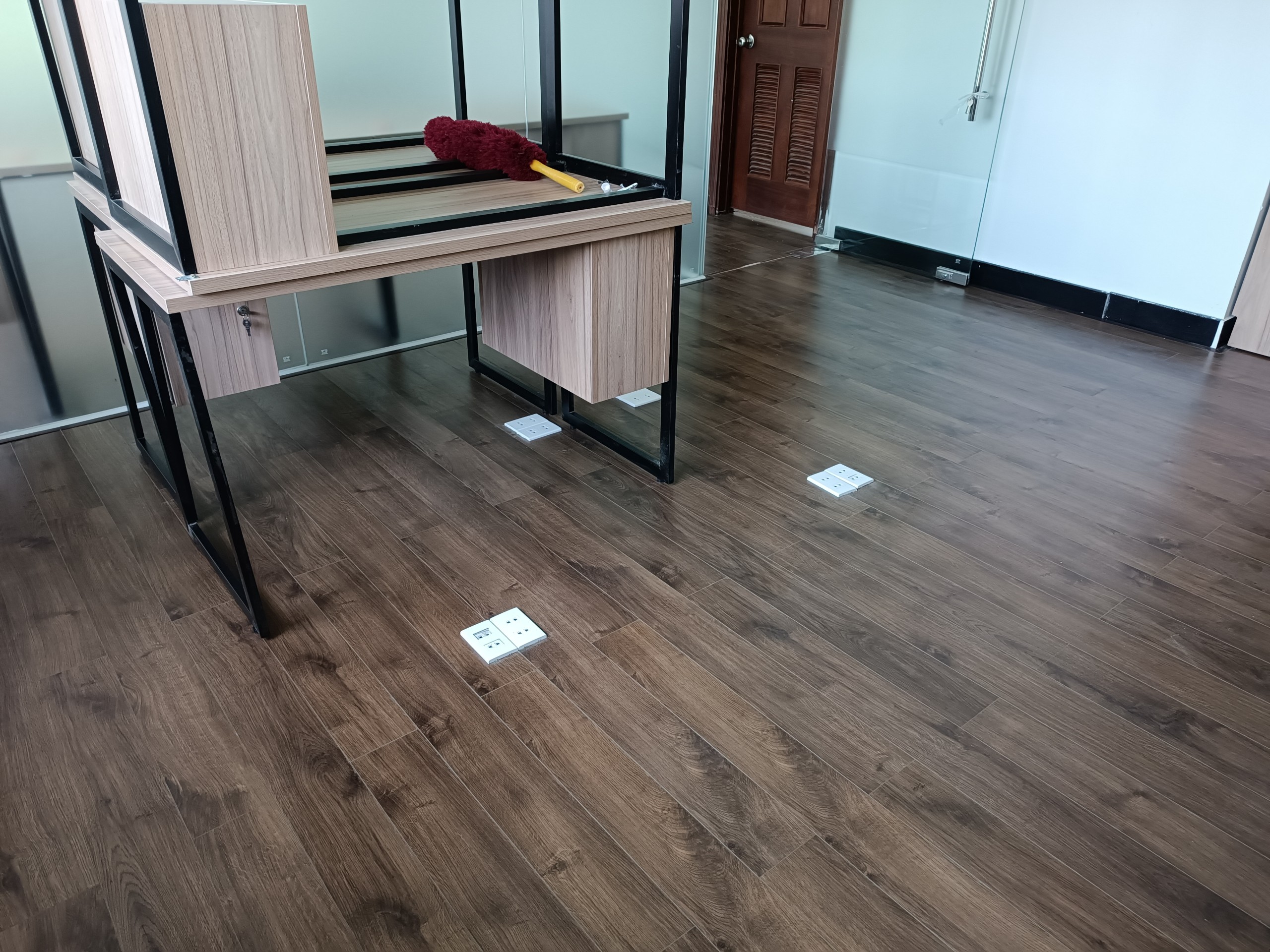 Sàn gỗ màu walnut, sàn gỗ công nghiệp óc chó 5506